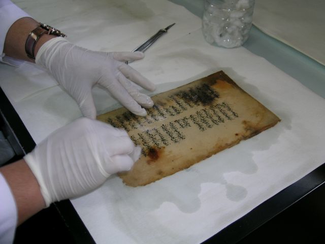 restoring_an_Arabic_manuscript